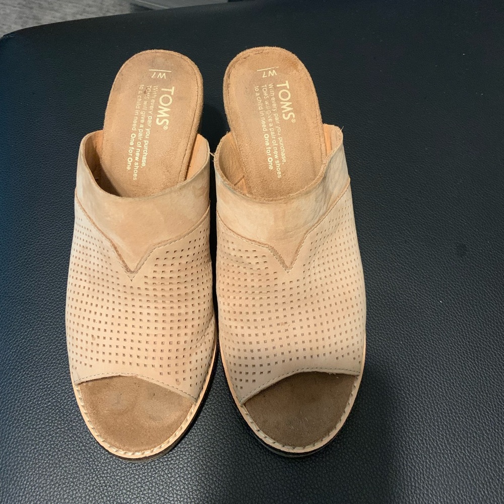 Tom’s shoes